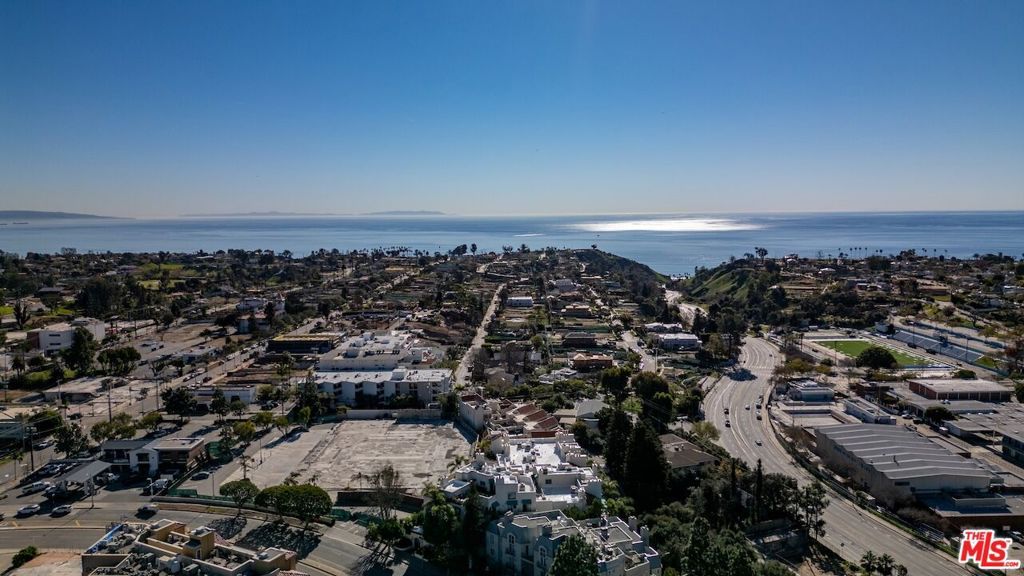 Photo of 15500 W Sunset Boulevard #105, Pacific Palisades, CA 90272 (MLS # 26640613)