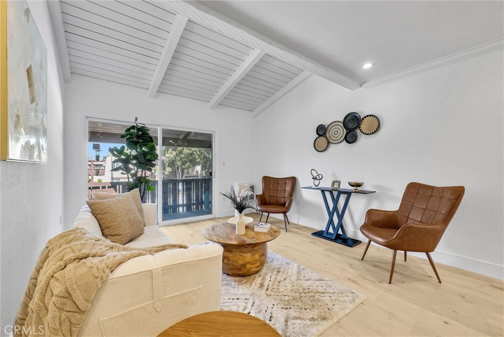 1010 W Macarthur Boulevard 8