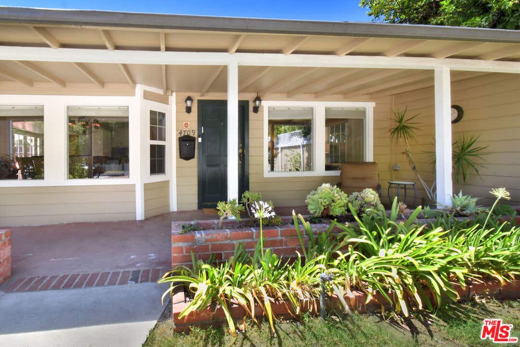Photo of 4709 Camellia Avenue, Valley Village, CA 91602 (MLS # 26847933)