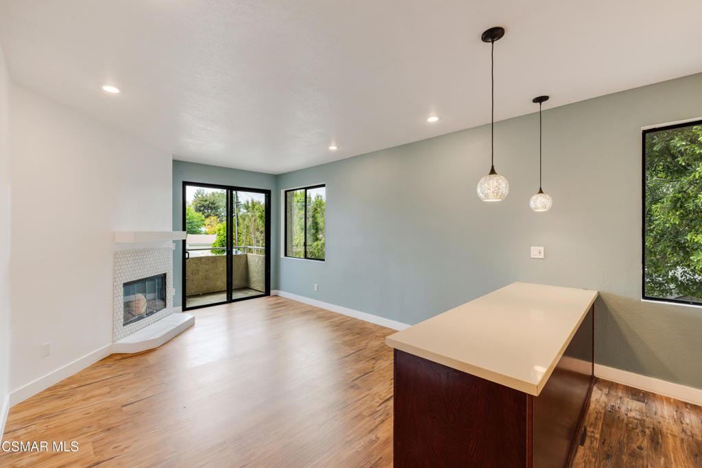 19009 Sherman Way 10