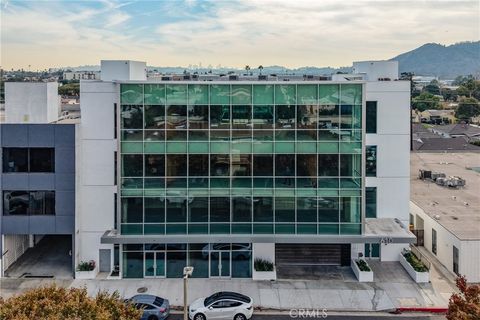 Photo of 610 W Broadway #301, Glendale, CA 91204 (MLS # GD26036960)