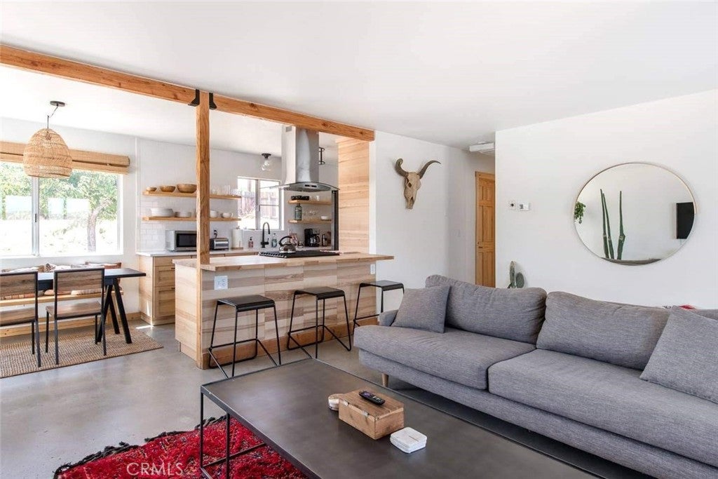 61607 Granada Dr
