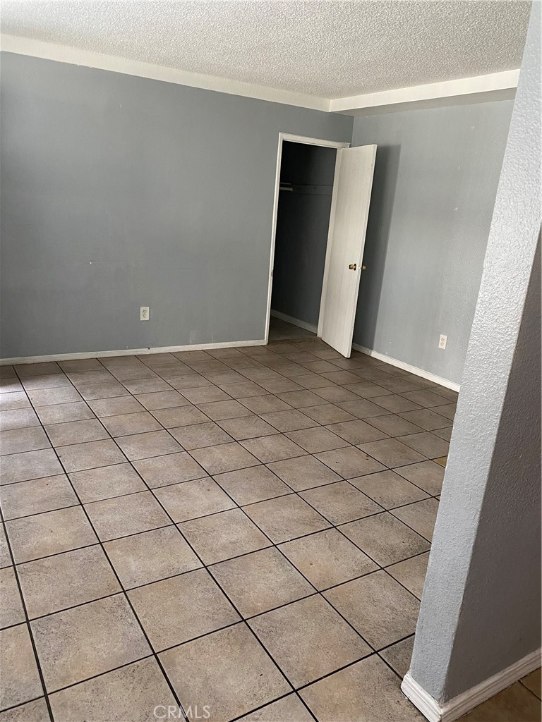 Two bedroom one bath apt for rent in San Bernardino. This is a ground level apt in a four unit building. There is laundry on site. Good size apt with all tile and remodeled bathroom shower. No pets . Habla espanol. Please Text 909-717-1987 to schedule a showing and receive an application.