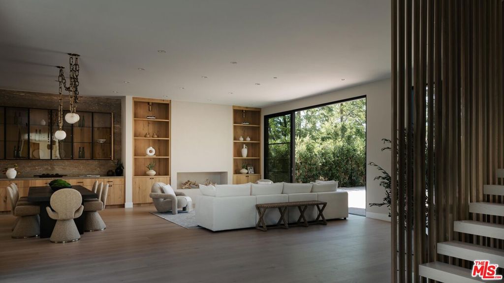 Properties 2 23346 Collins Street