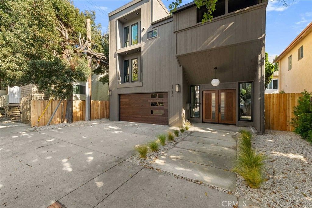 Photo of 11916 Idaho Avenue, Los Angeles, CA 90025 (MLS # LG25218708)