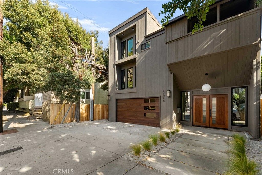 Photo of 11916 Idaho Avenue, Los Angeles, CA 90025 (MLS # LG25218708)