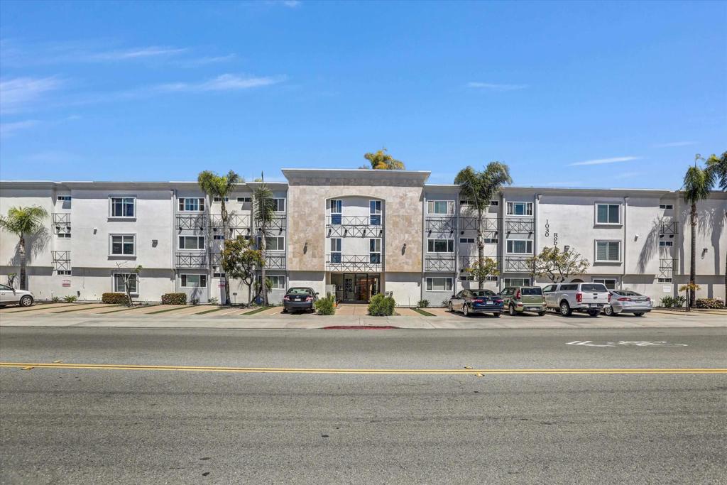 1030 Robinson Avenue 204