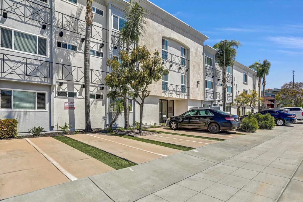 1030 Robinson Avenue 204