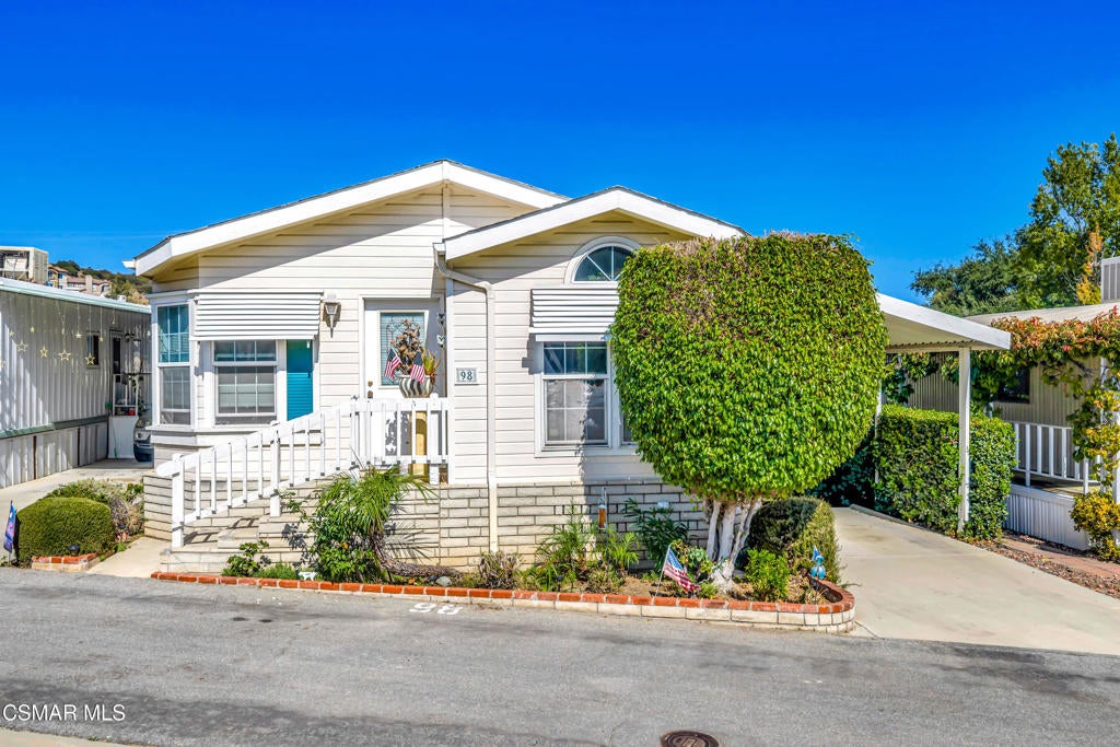 11401 Topanga Canyon Boulevard 98