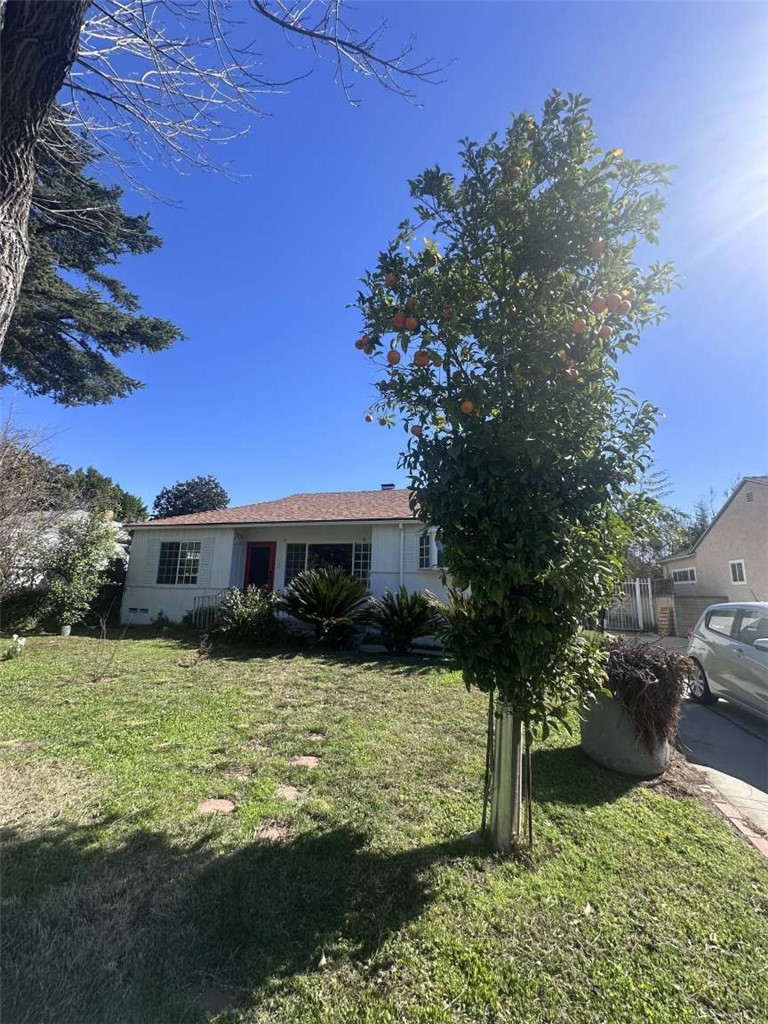 3 bedroom, 3 bathroom home square footage of 2,070 sqft. Large front yard and back yard. 7,400 sq ft FLAT LOT New ROOF, Bathrooms ,new kitchen , HVAC , Nest , can put Adu, large living room and den open space :
