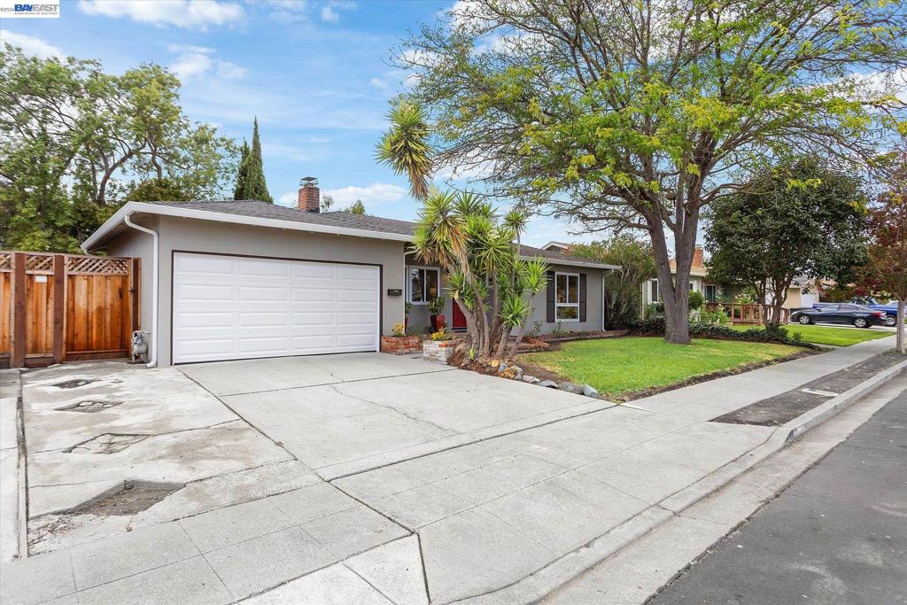 8526 Briarwood Ln