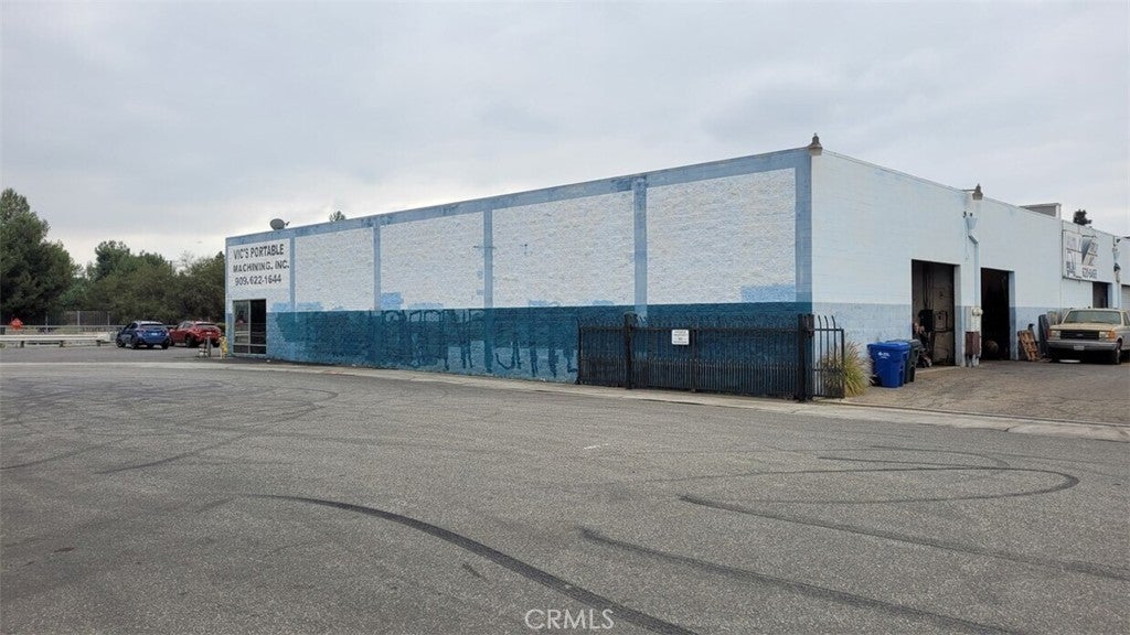 159 N East End