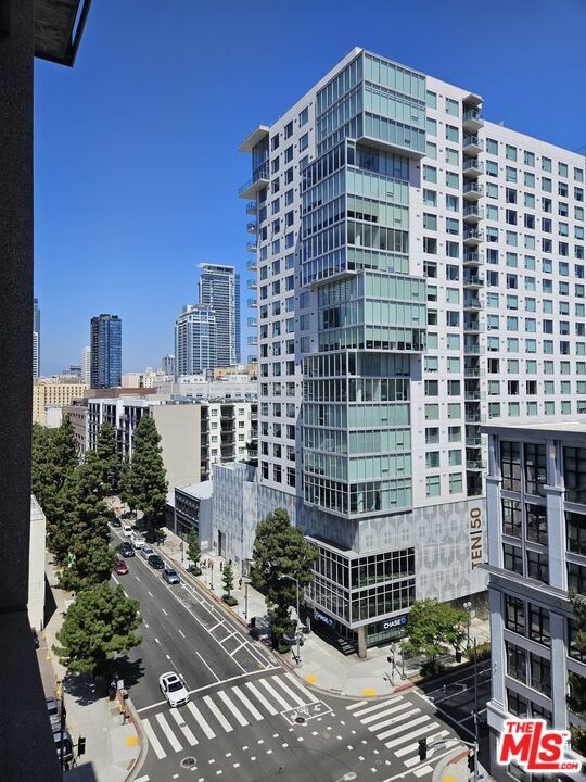 1111 S Grand Avenue 1014