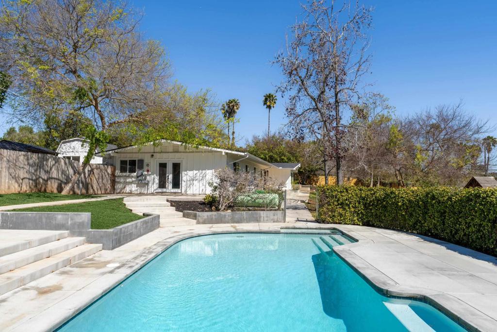 1743 Green Briar Circle
