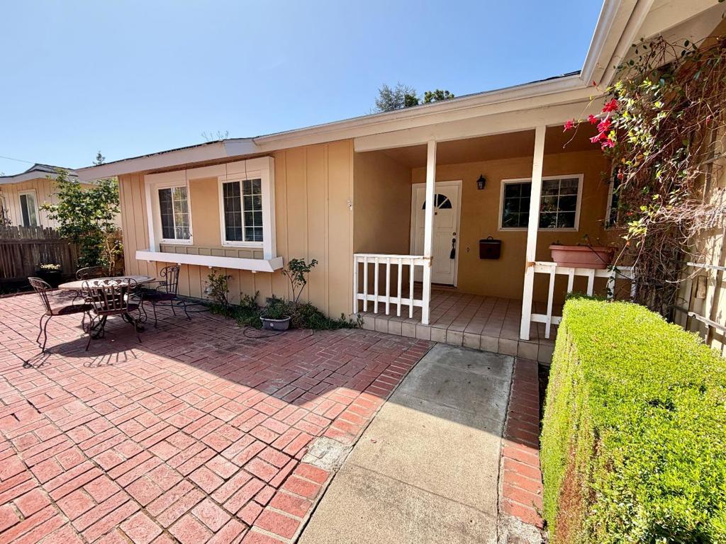 1053 Cynthia Lane