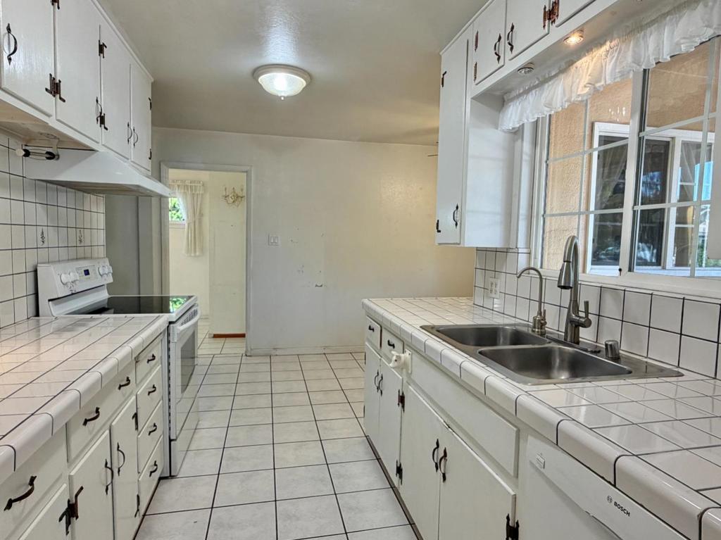 1053 Cynthia Lane