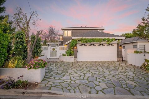 Photo of 1704 N Poinsettia Ave, Manhattan Beach, CA 90266 (MLS # SB26093212)