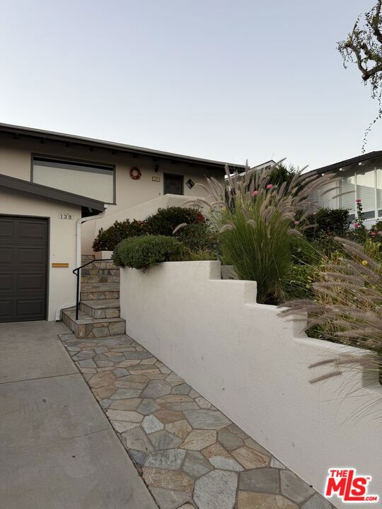 Photo of 139 Paseo De Las Delicias, Redondo Beach, CA 90277 (MLS # 26999577)