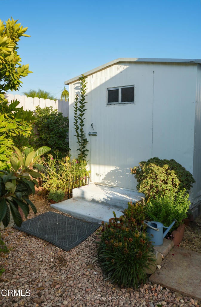 1075 Loma 5