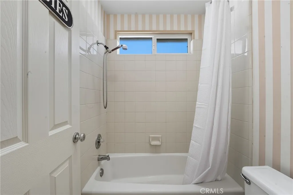 Laguna Niguel, California 92677, United States, 4 Bedrooms Bedrooms, ,3 BathroomsBathrooms,Residential,Active,230034