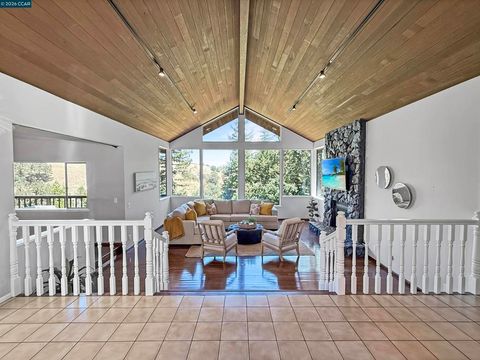 Photo of 130 Hillcroft Way Way, Walnut Creek, CA 94597 (MLS # 41121259)