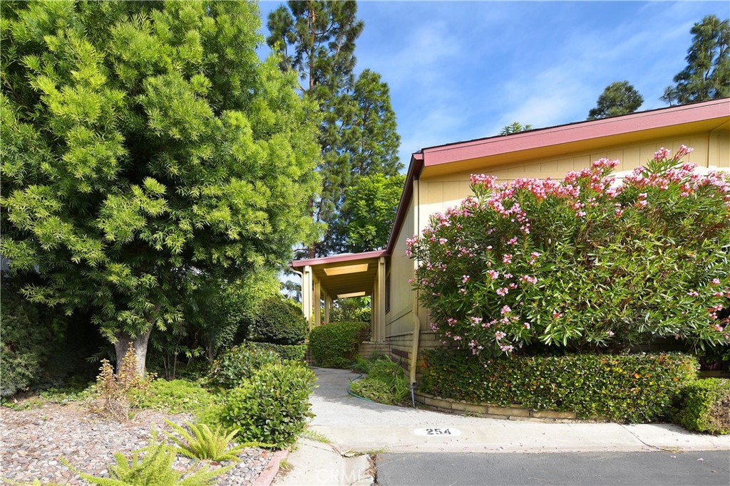 5200 IRVINE BLVD 254