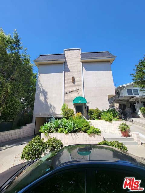 Photo of 311 S Norton Avenue #102, Los Angeles, CA 90020 (MLS # 26879863)