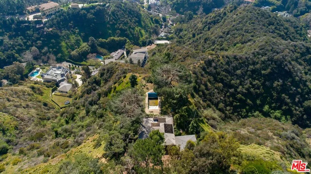 Los Angeles, California 90077, United States, 3 Bedrooms Bedrooms, ,2 BathroomsBathrooms,Residential,Pending,73371