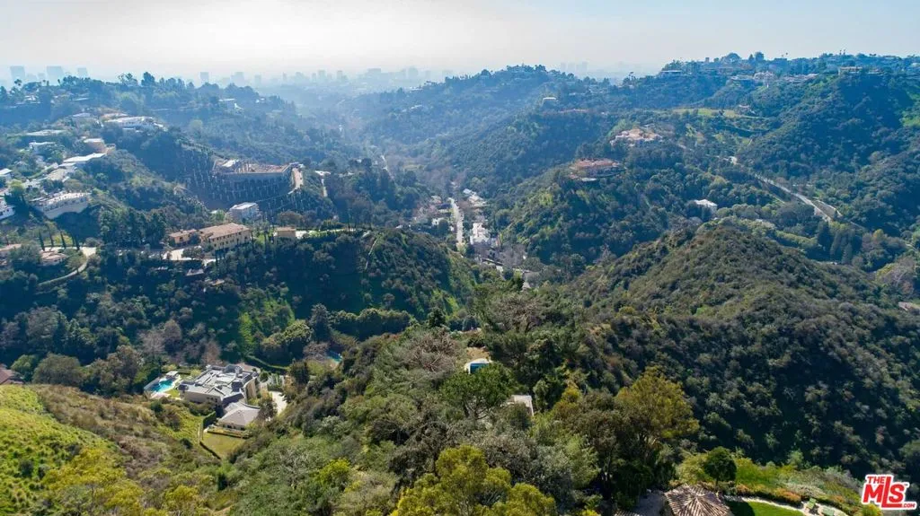 Los Angeles, California 90077, United States, 3 Bedrooms Bedrooms, ,2 BathroomsBathrooms,Residential,Pending,73371