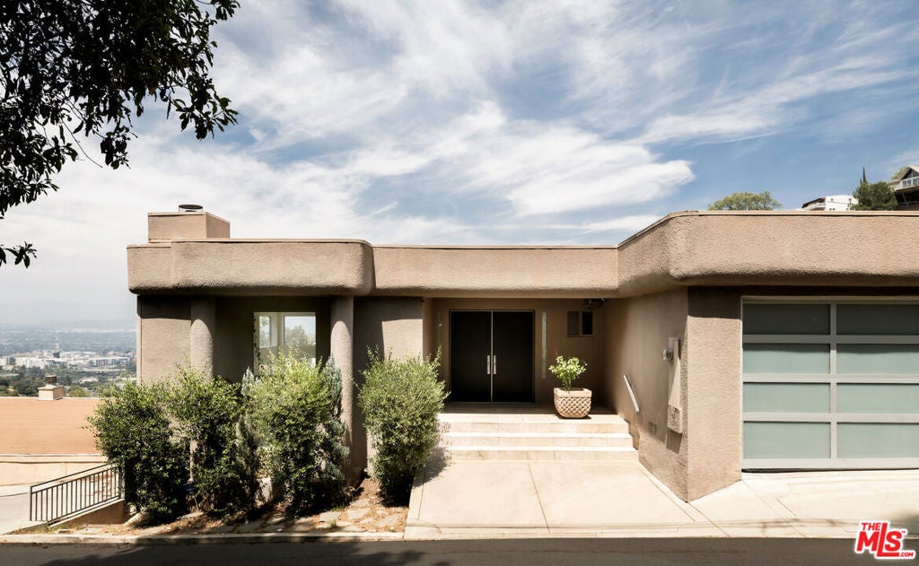Photo of 7265 Caverna Drive, Los Angeles, CA 90068 (MLS # 26859729)