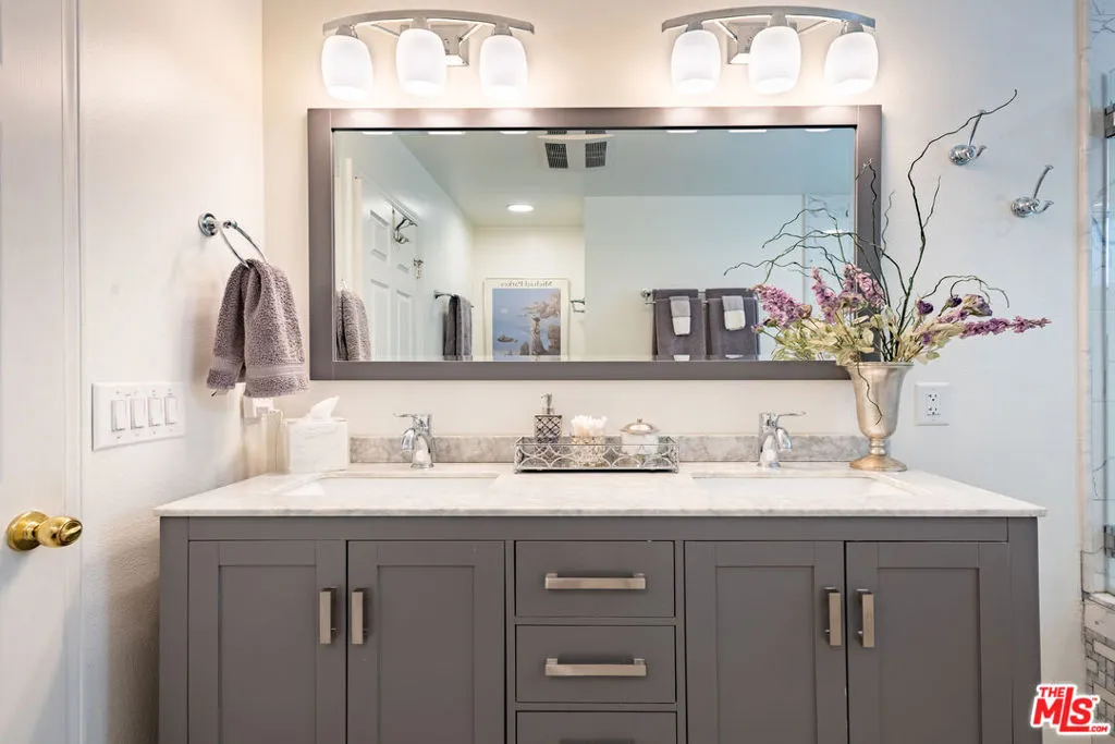 Calabasas, California 91302, United States, 4 Bedrooms Bedrooms, ,3 BathroomsBathrooms,Residential,Active,159538