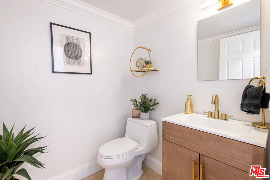 Calabasas, California 91302, United States, 4 Bedrooms Bedrooms, ,3 BathroomsBathrooms,Residential,Active,159538