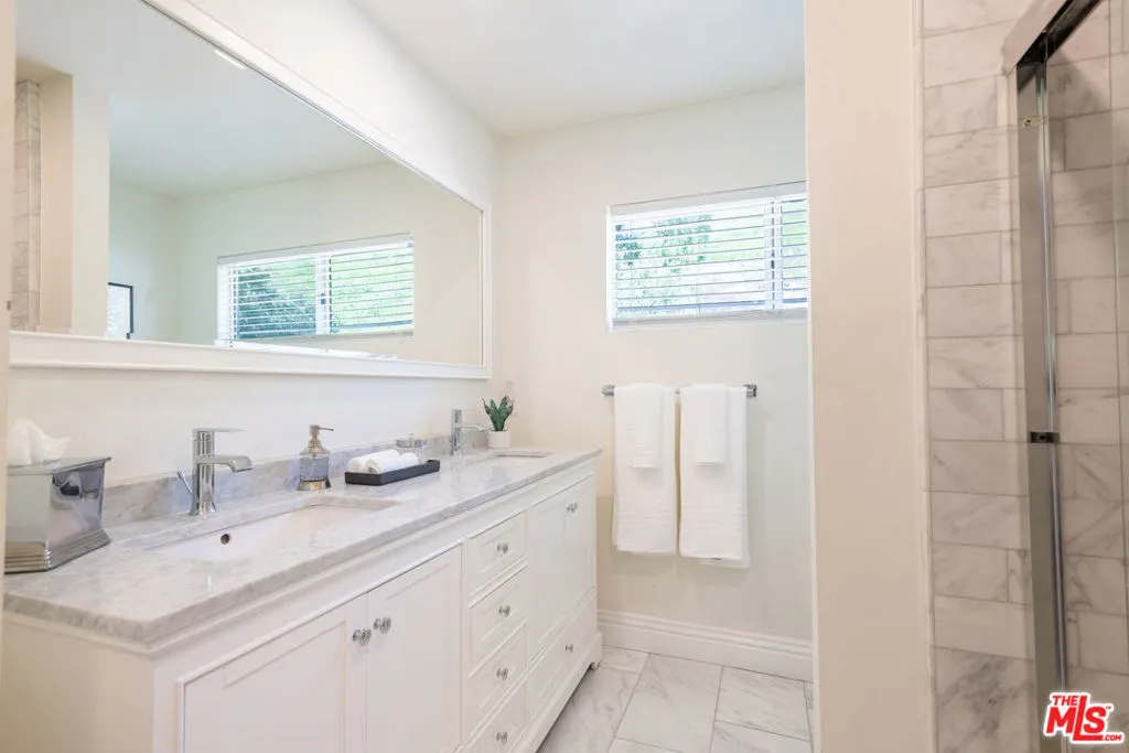 Calabasas, California 91302, United States, 4 Bedrooms Bedrooms, ,3 BathroomsBathrooms,Residential,Active,159538