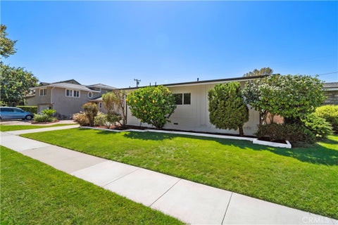 Photo of 2929 N Studebaker RD, Long Beach, CA 90815 (MLS # OC26195018)