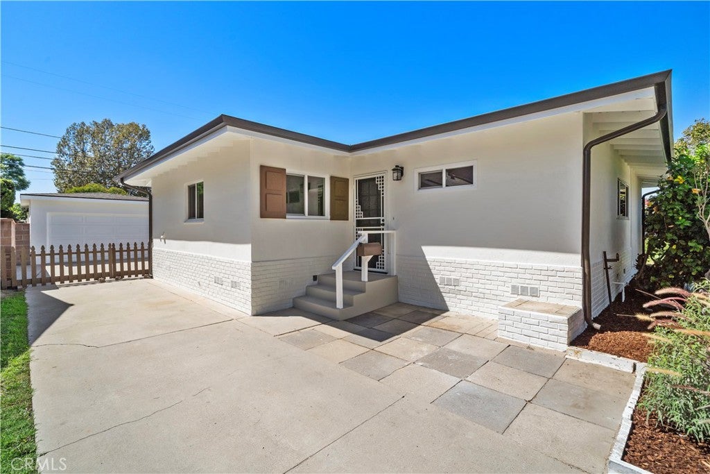 2929 N Studebaker