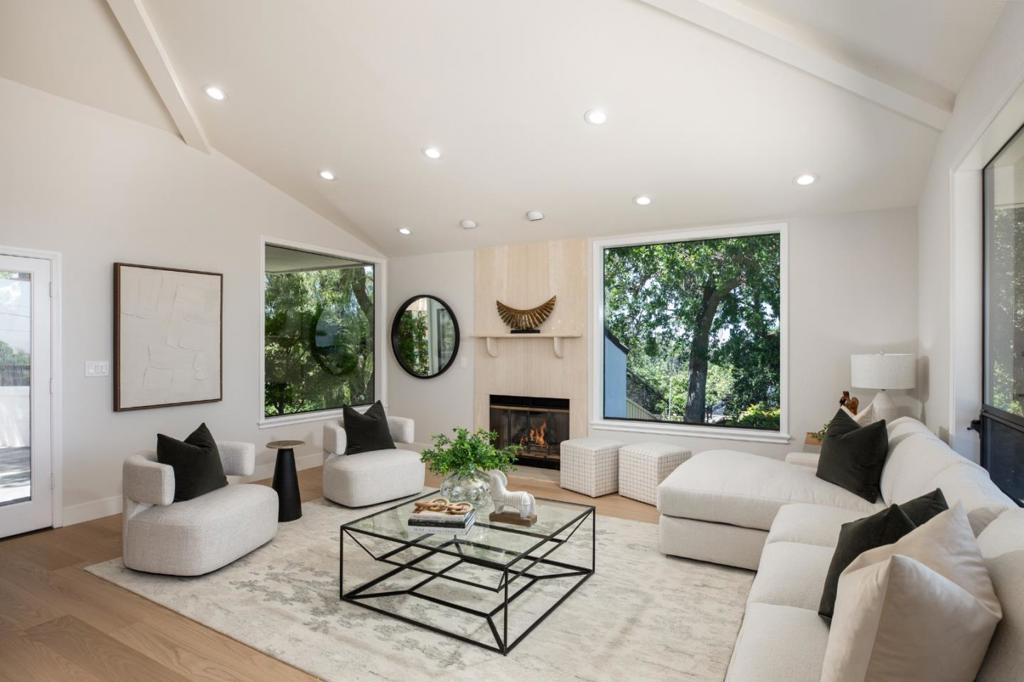 13057 La Cresta Drive