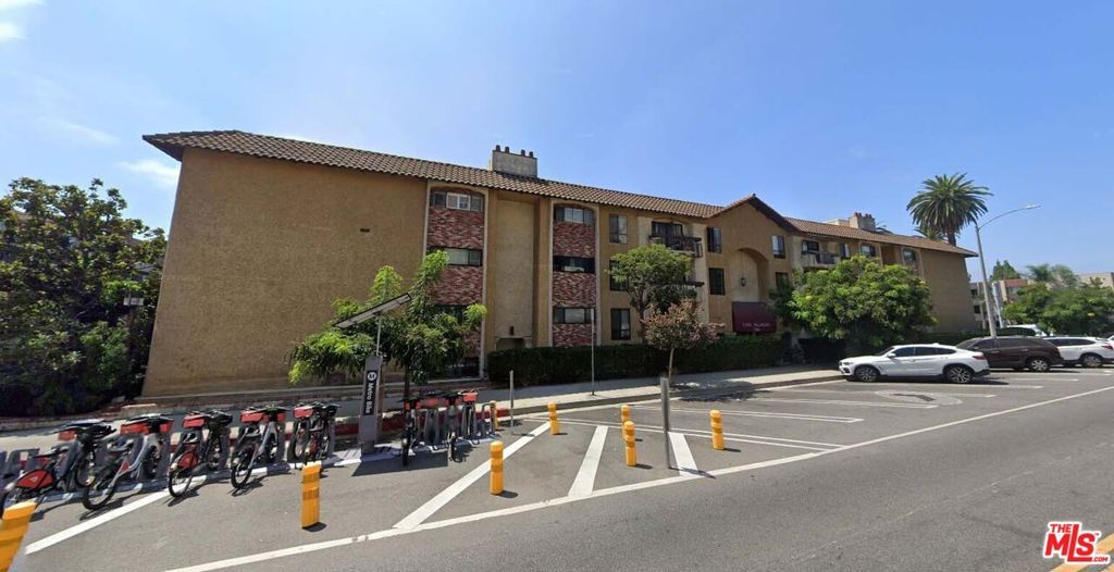 Photo of 7300 Franklin Avenue #652, Los Angeles, CA 90046 (MLS # 25540765)
