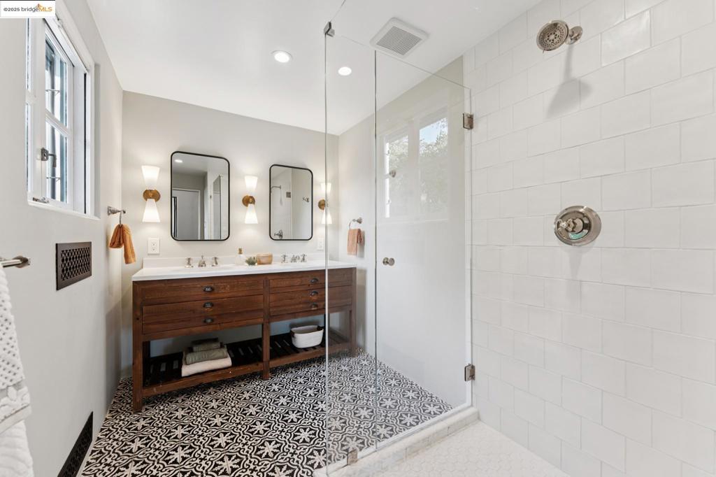 PIEDMONT BORDER - Residential