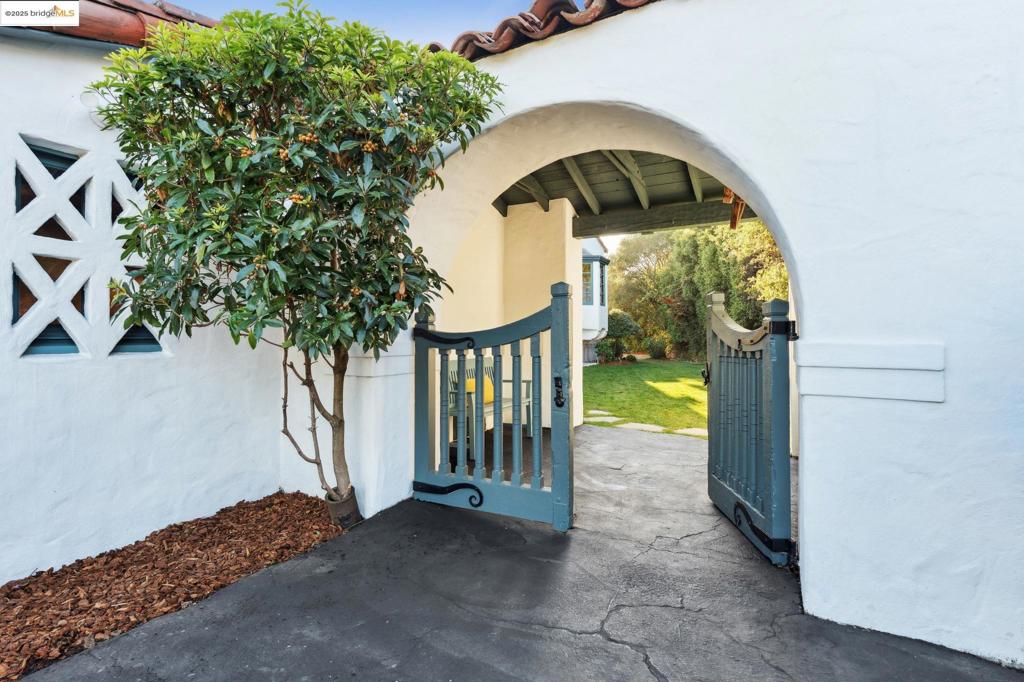 PIEDMONT BORDER - Residential