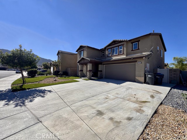 Main image without alt text