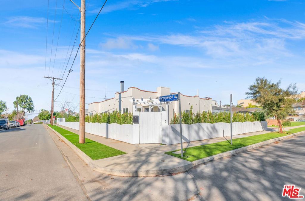 Photo of 12941 Ferndale Avenue, Los Angeles, CA 90066 (MLS # 26638343)