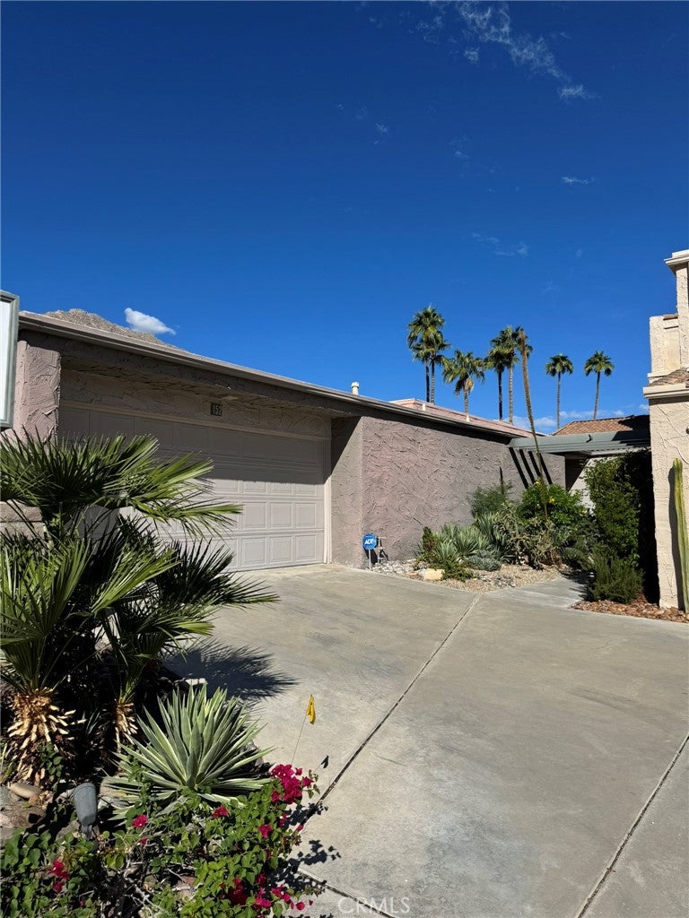 Properties 2 152 E Via Huerto