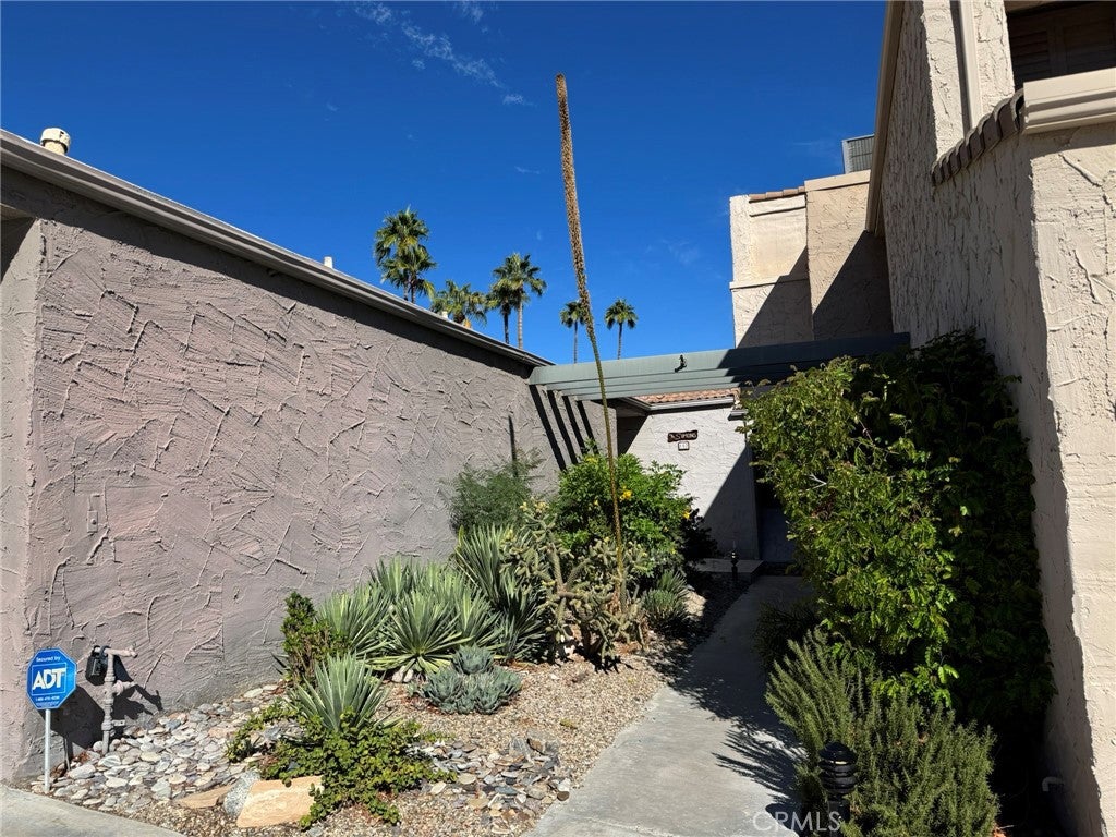Properties 1 152 E Via Huerto