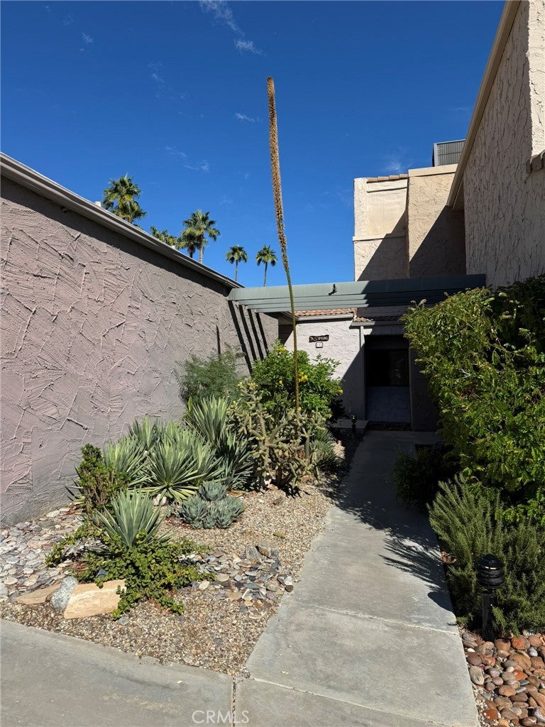 Properties 3 152 E Via Huerto