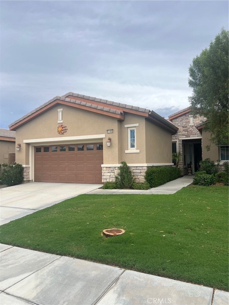 POPULAR CASPAN PLAN. OPEN FLOOR PLAN WITH HIGH CEILINGS. GRANITE COUNTER TOPS IN KITCHEN WITH STAINLESS STEEL APPLIANCES. LARGE MASTER SUITE WITH WALK IN CLOSET. OVERSIZED GARAGE WITH ROOM FOR 2 CARS AND 2 GOLF CARTS. MATURE LANDSCAPING PROVIDES PRIVACY IN BACK YARD WITH COZY FIRE PIT. CABLE, INTERNET AND 24 HOUR SECURITY AMONG THE BENEFITS INCLUDED IN HOA FEE.