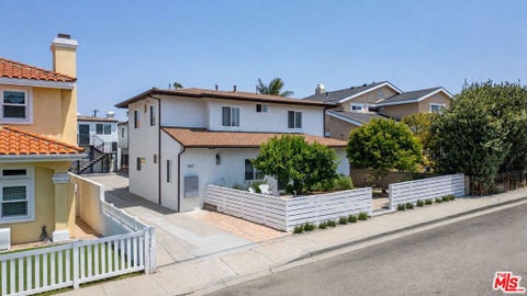 Photo of 2107 Pullman LN #B, Redondo Beach, CA 90278 (MLS # 26940611)