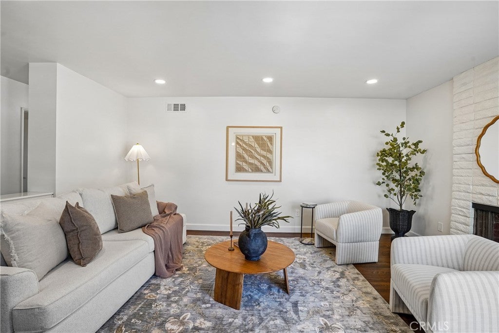 18031 Gramercy Place