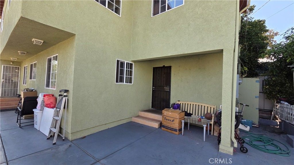 Photo of 3241 Madera Avenue, Los Angeles, CA 90039 (MLS # SR25227537)