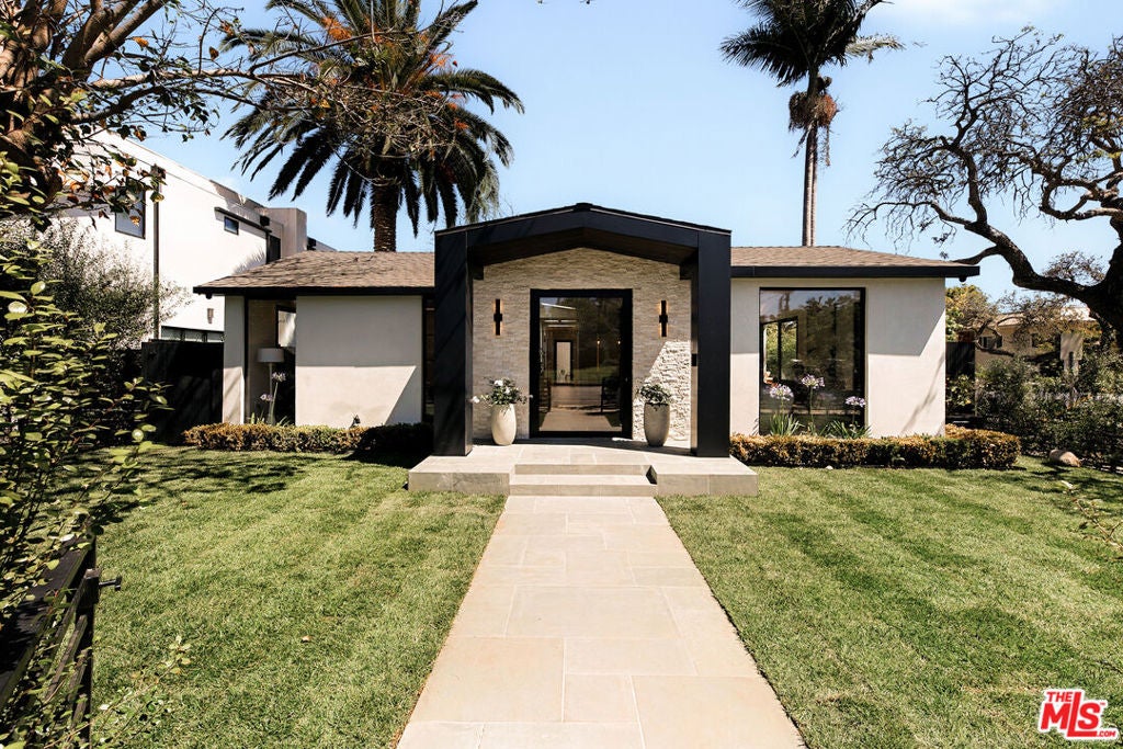 2202 California Avenue, Santa Monica CA 90403