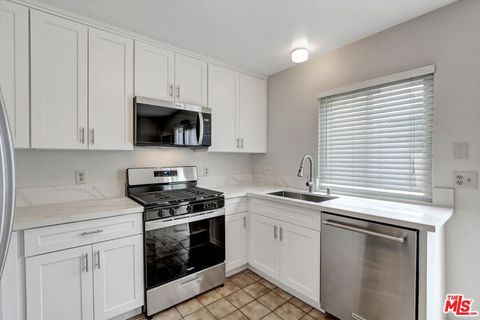 Photo of 82 Eagle Pt #43, Irvine, CA 92604 (MLS # 25569245)